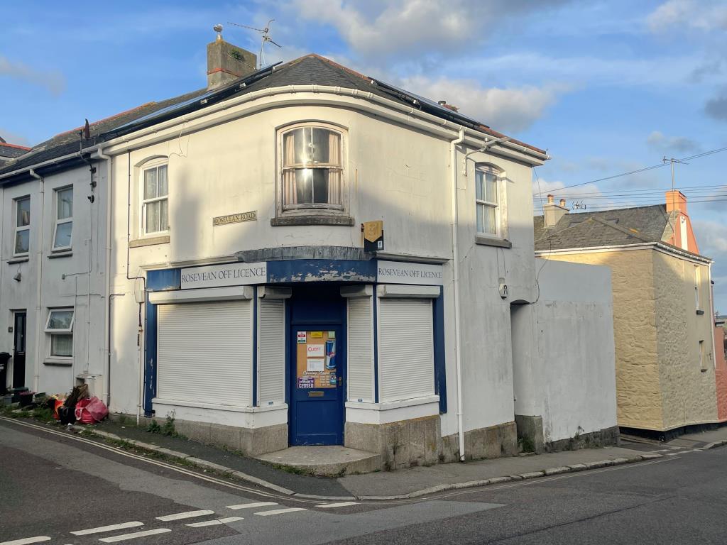 Lot: 57 - MIXED COMMERCIAL/RESIDENTIAL PROPERTY WITH POTENTIAL - Front elevation photo of property